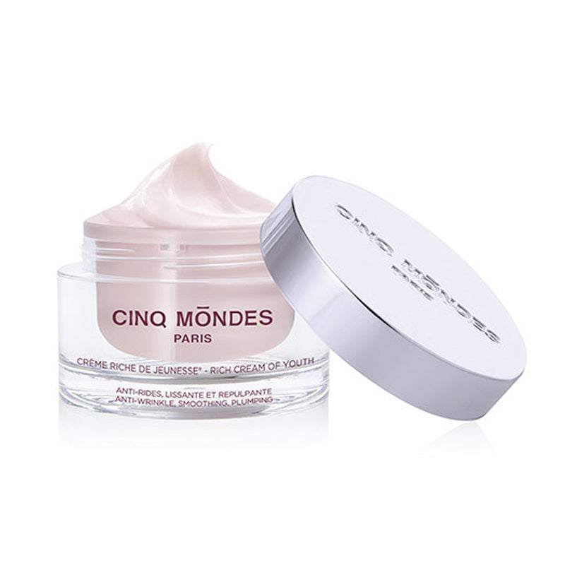 Daily facial moisturizer effectively fights against the appearance of wrinkles and loss of firmness.